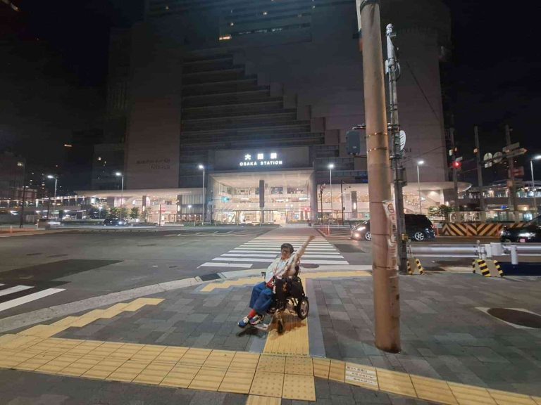 Kehidupan Malam Osaka: Dari Bandara Kansai ke Umedaholic Hotel